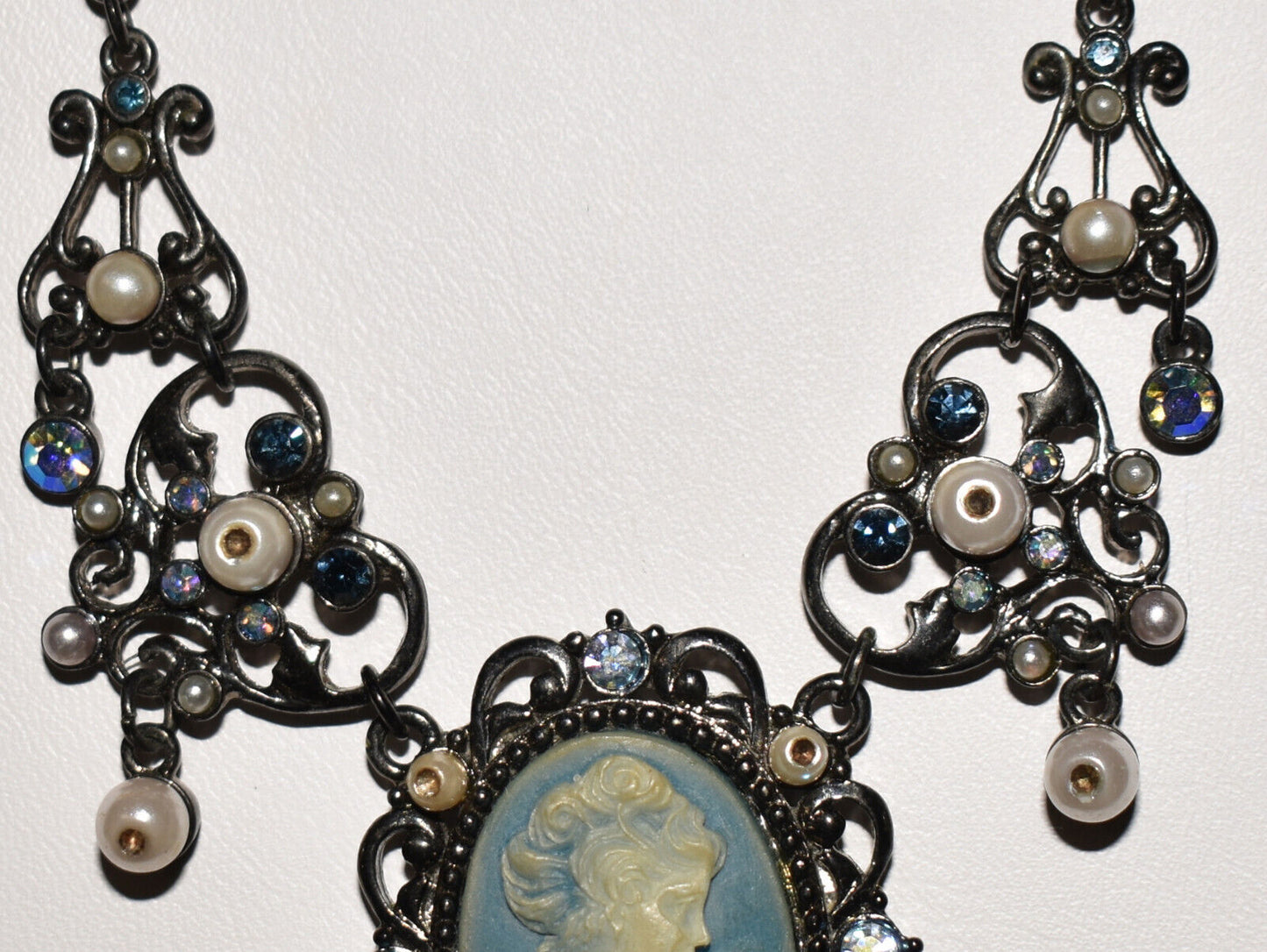 Vintage 1920-50's Cameo Necklace w Black Velvet Cord & Matching Dangle Earrings