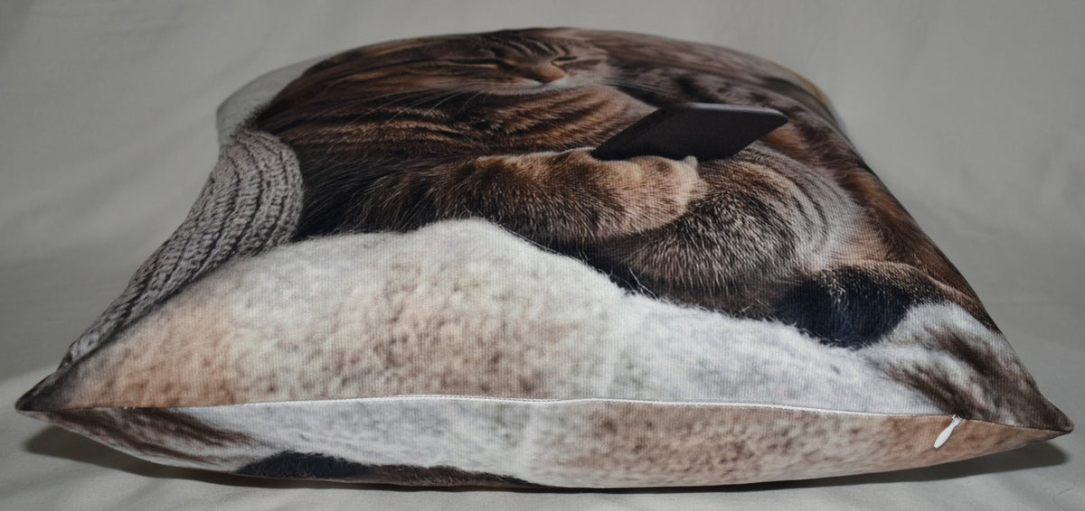Accent Throw Pillows Cat w Cell Phone Pillow Slip Cover 18x18 New *cover Only*