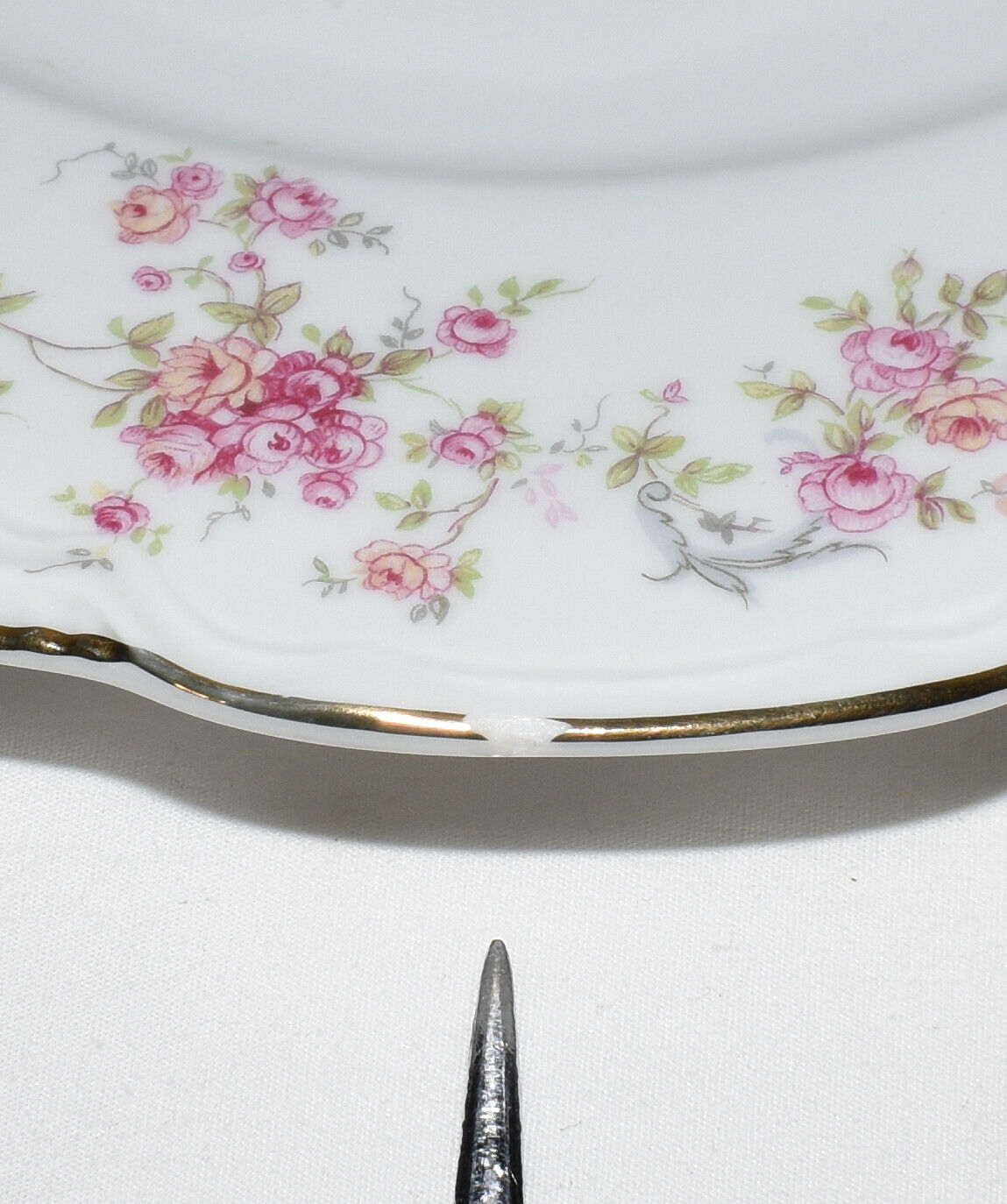 Vintage Hutschenreuther Richelieu China 20pc Set Service for 4 Pink Floral Motif