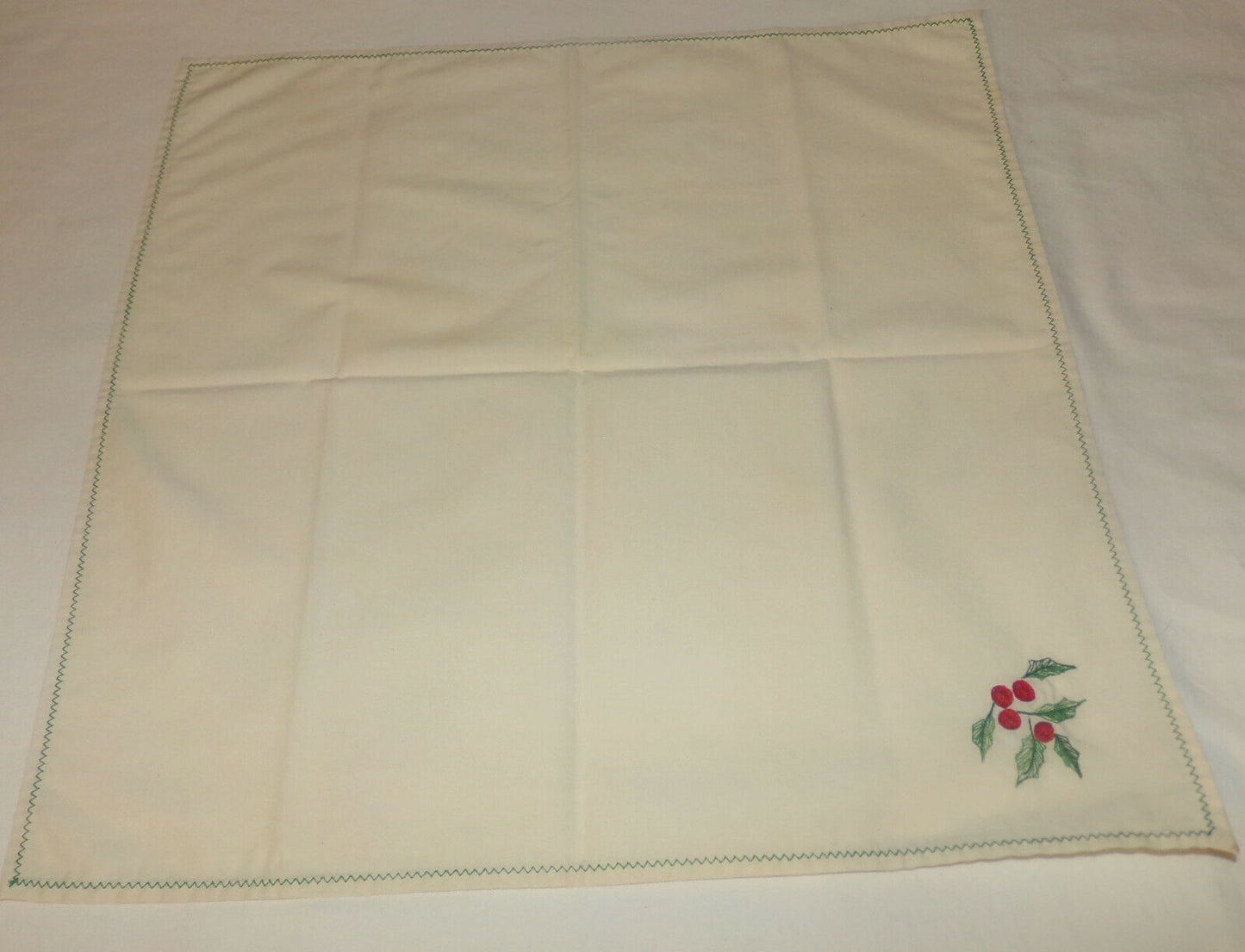 Christmas Dinner Napkins 15 x 15 Holiday Table Napkins Decor Beige w Red & Green