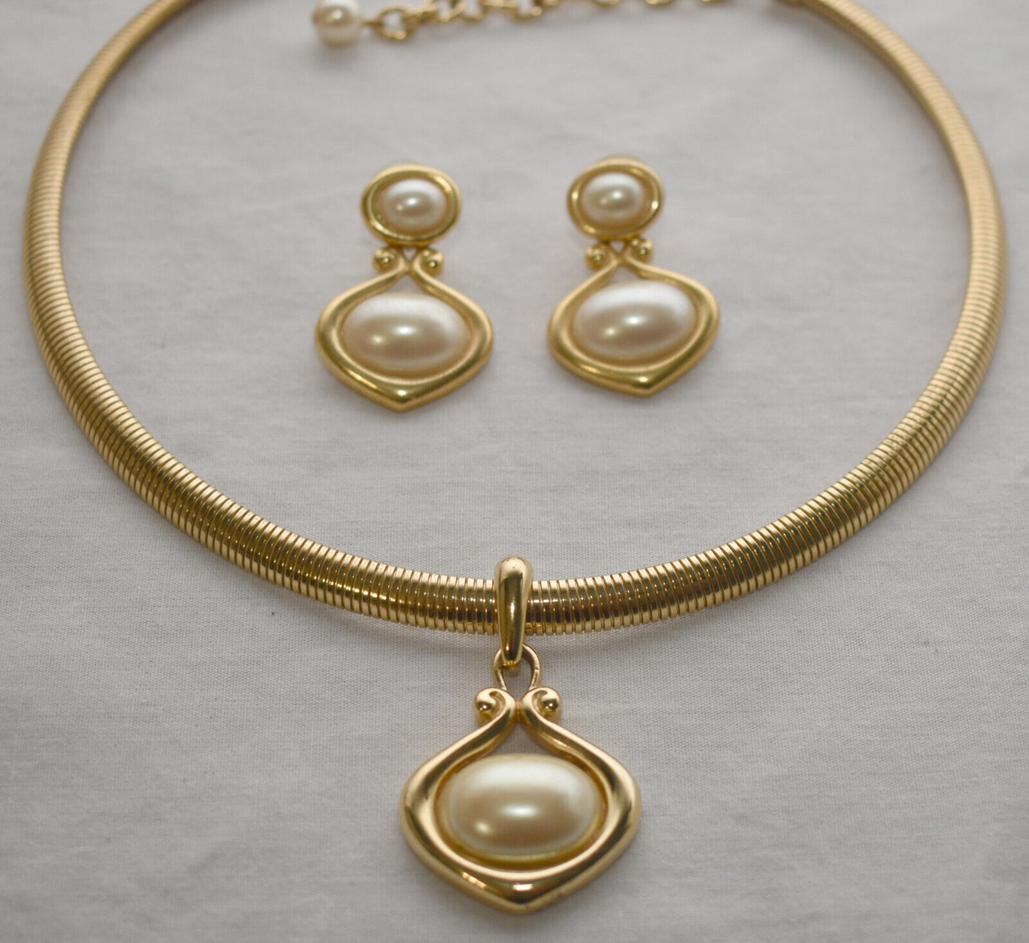 Vintage Gold Choker Necklace w Pearl Pendant Snake Chain & Matching Earrings 2PC Set