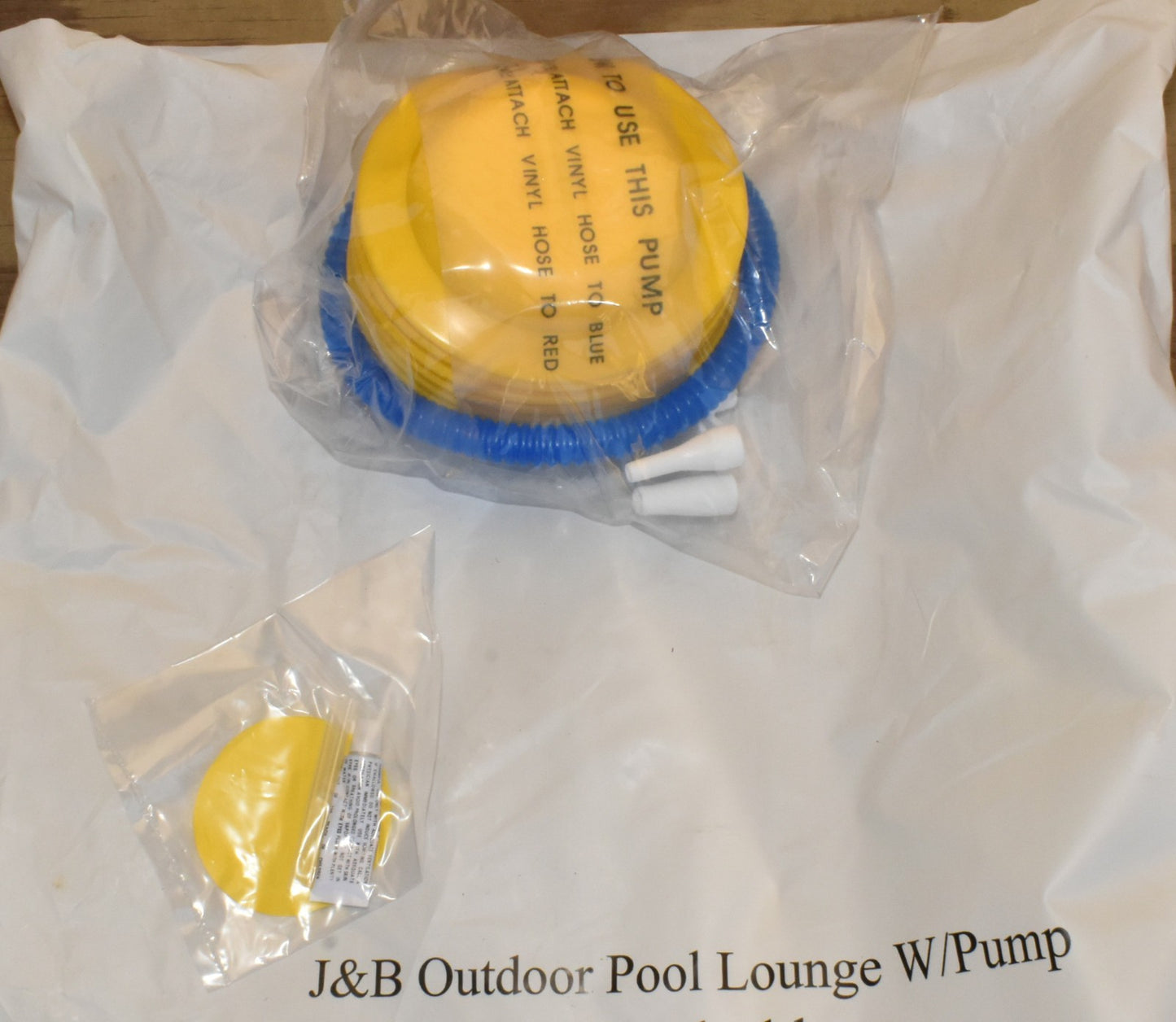 Vintage J&B Inflatable Outdoor Pool Lounge Float w Pump 2 Cup Holders Foot Rest New