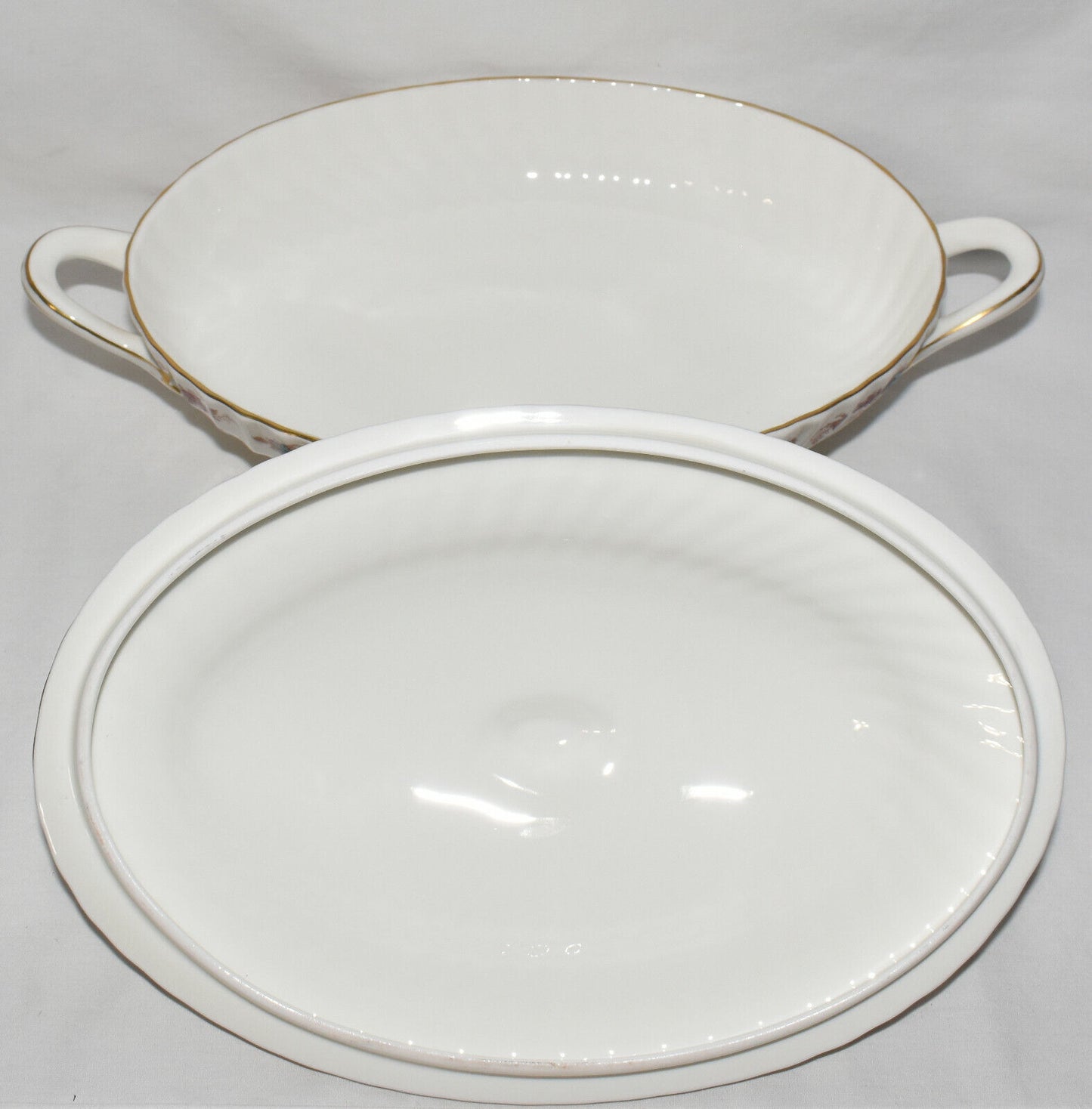 Minton Bone China Ancestral 14" Covered Serving Bowl with Double Handles England
