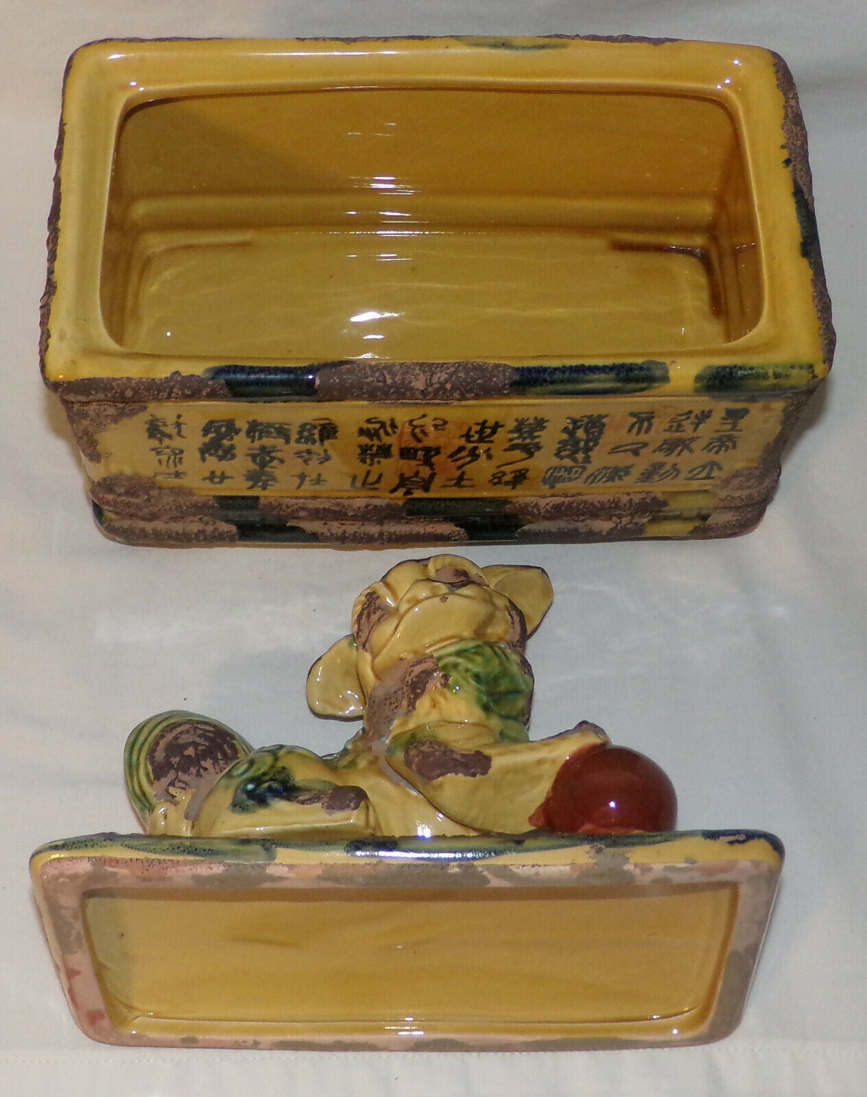 Large Vintage Foo Dog Ceramic Box Hand Painted Chinese Lidded Box Pacific Rim